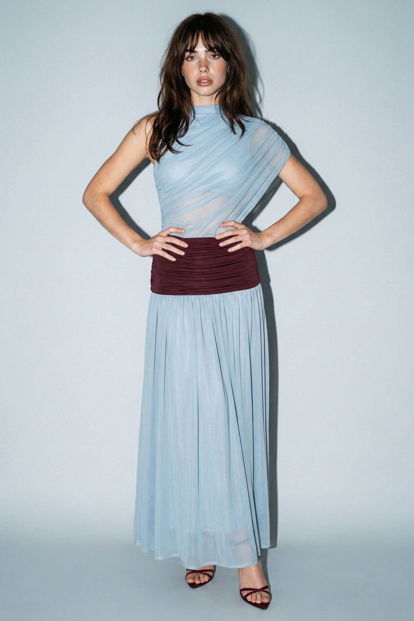 Colorblock Mesh Maxi Dress with Contrast Waist - Soleil et étoiles