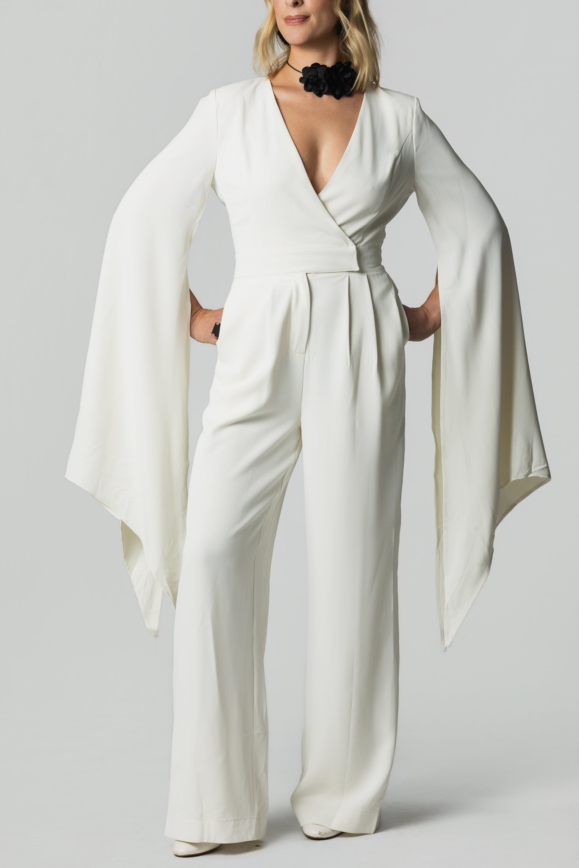 Fly-Away Open-Sleeve V-Neck Wide-Leg Jumpsuit – Ivory - Soleil et étoiles