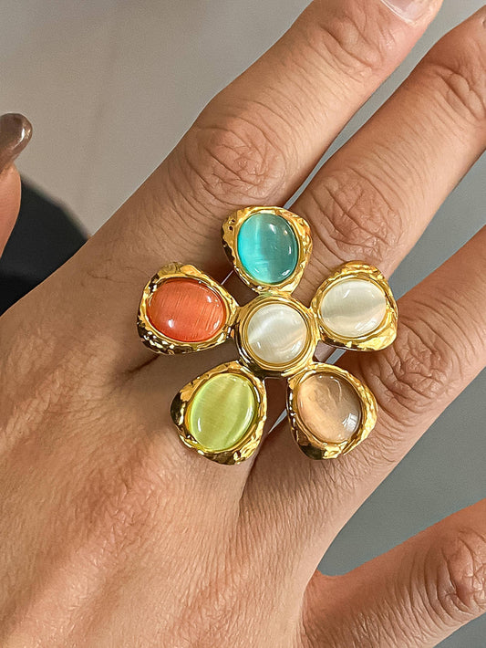 18K Gold Vintage Floral Stone Ring