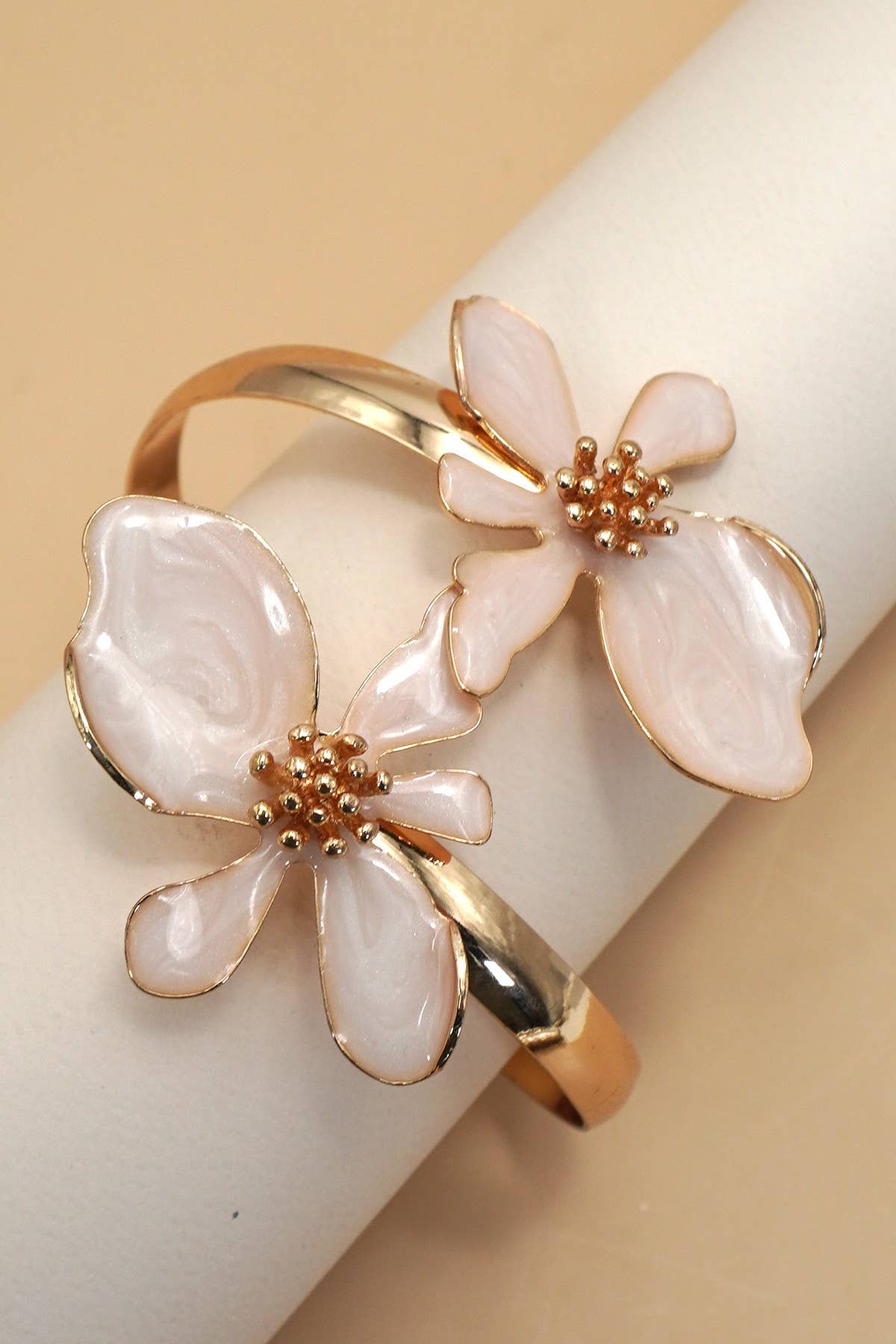 OPEN CUT FLORAL EPOXY ADJUSTABLE CUFF  BRACELET | 80B1532 - Soleil et étoiles